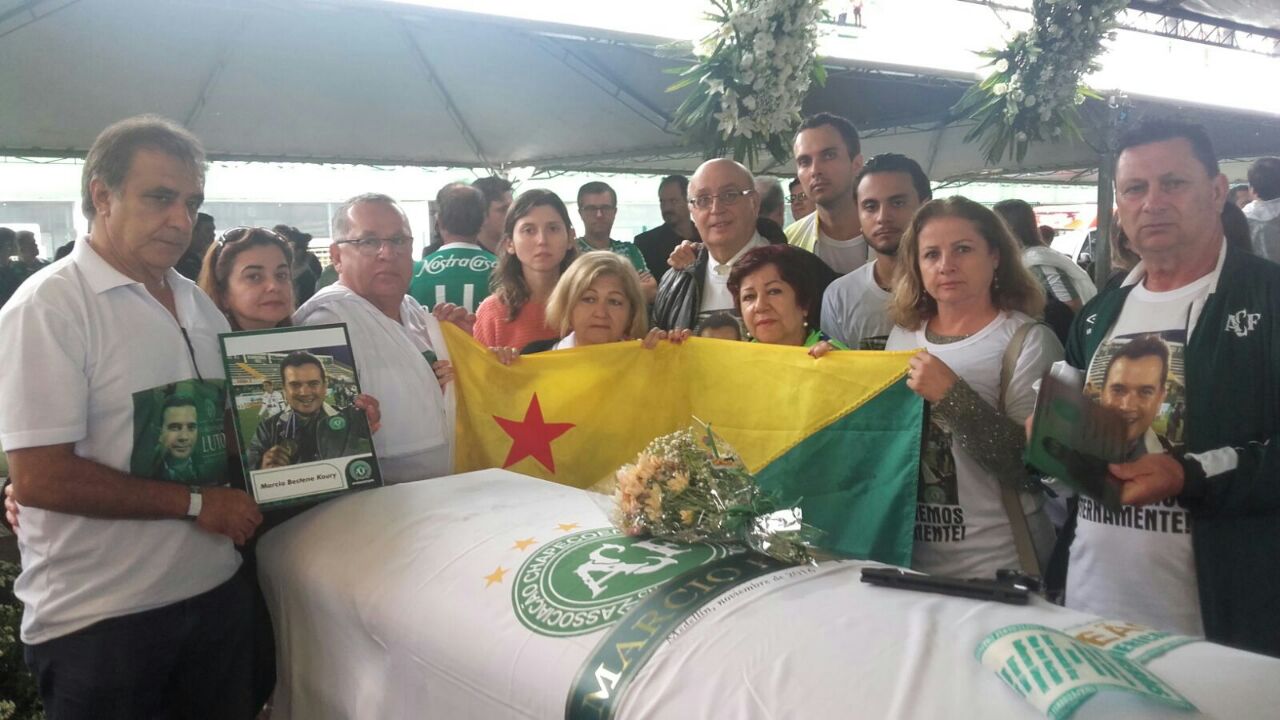 Lágrimas e corações partidos marcam funeral do médico Marcio Bestene, em Chapecó