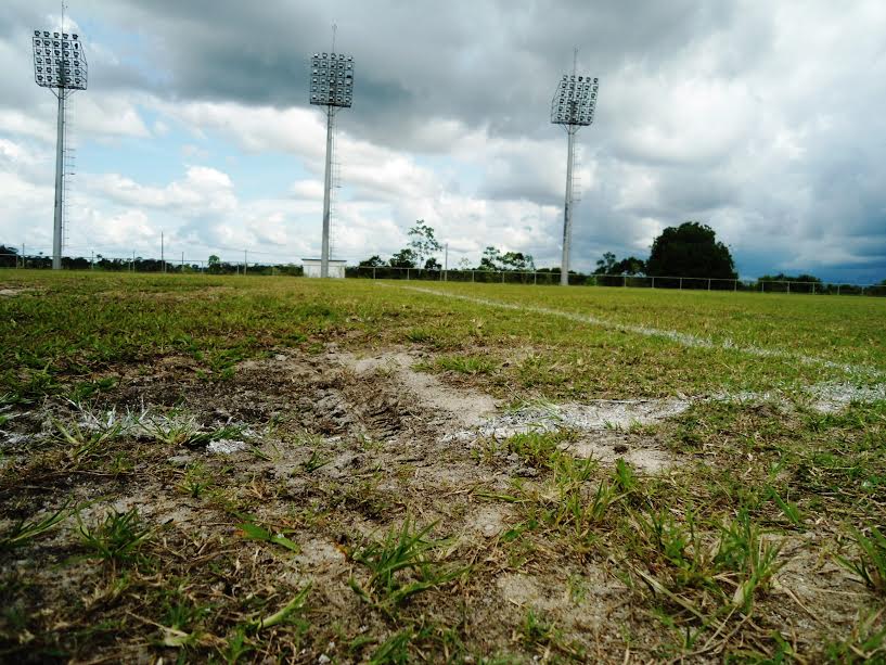 Estádio em Cruzeiro do Sul custou R$ 20 milhões, mas estaria abandonado pelo Governo do Estado