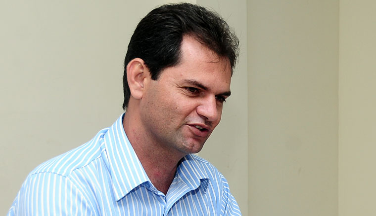 Mano Rufino anuncia pagamento do 13º salário dos servidores de Sena para esta quinta-feira