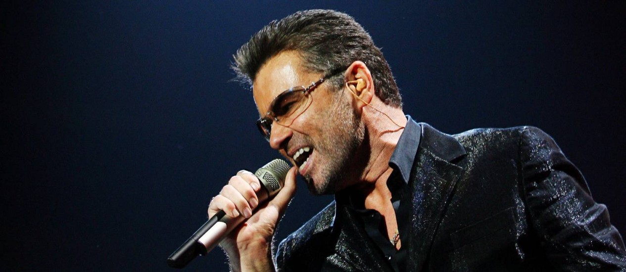 Fãs choram durante homenagens a George Michael