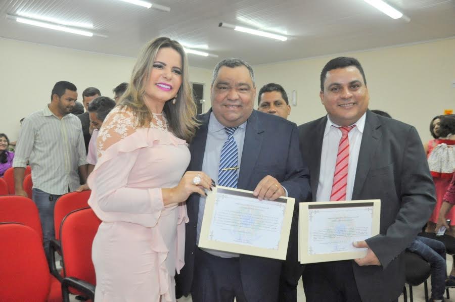 Mazinho Serafim e Gilberto Lira são diplomados durante sessão solene em Sena Madureira