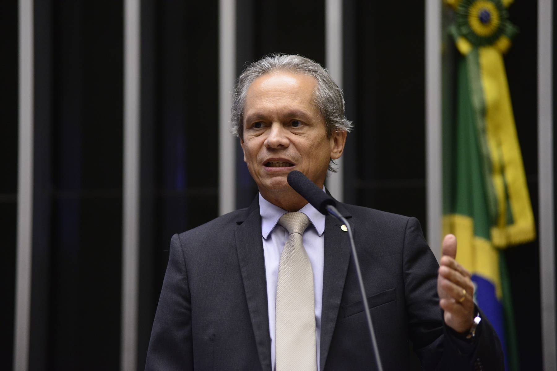 Angelim garante recursos para programas ambientais em escolas de Rio Branco
