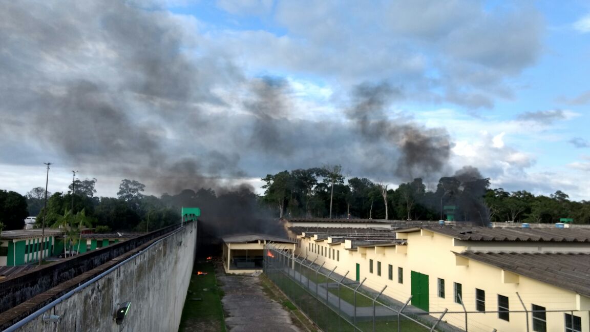 Após mais de 17 horas, rebelião em presídio de Manaus chega ao fim nesta segunda-feira