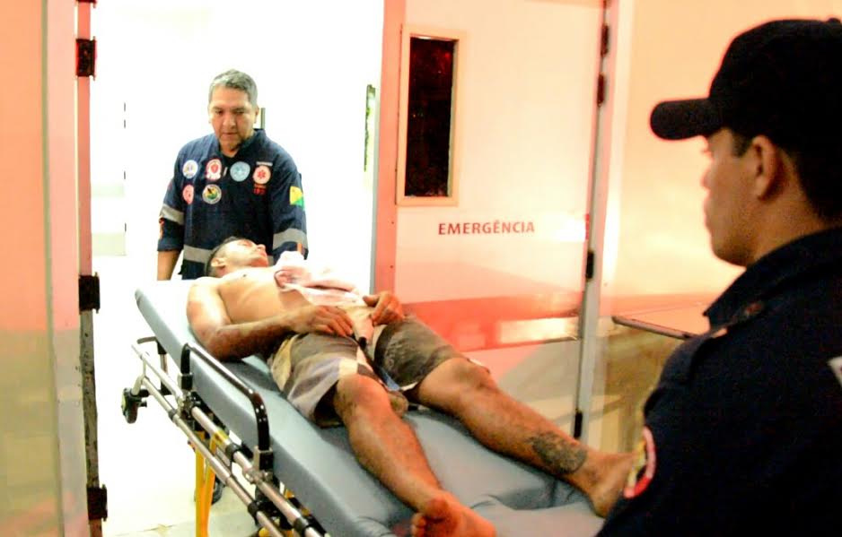 Homem é atingido por golpes de faca e ao chegar no PS médico havia saída para ceiar
