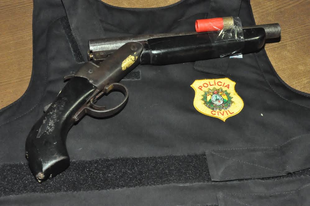 Polícia Militar prende quatro homens com escopeta no bairro Jardim Eldorado