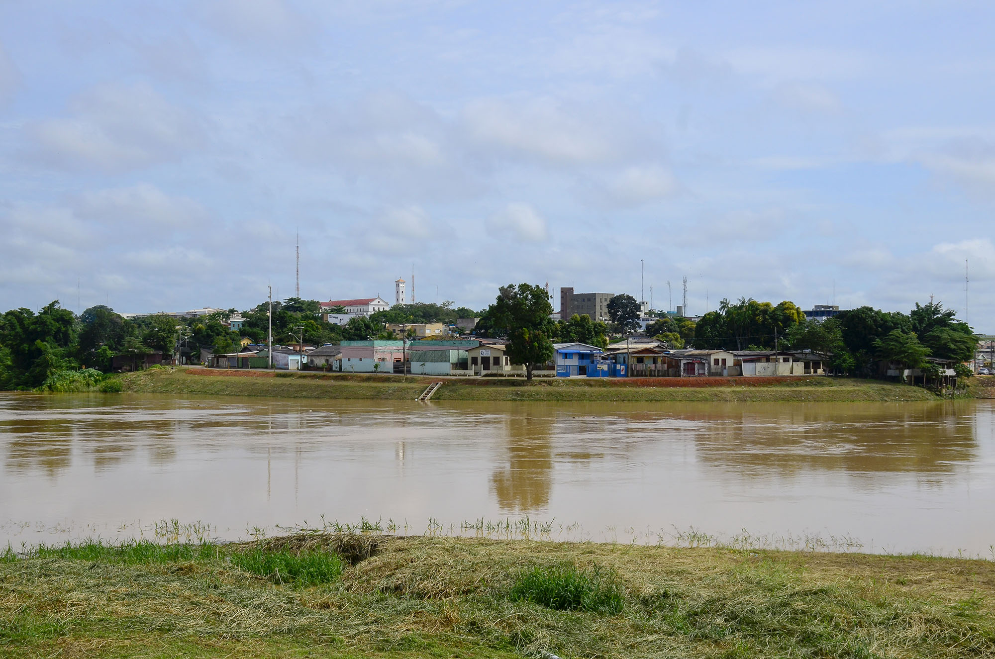 Rio Acre continua vazando na Capital, mas pode voltar a subir nesta quinta-feira, diz Defesa Civil