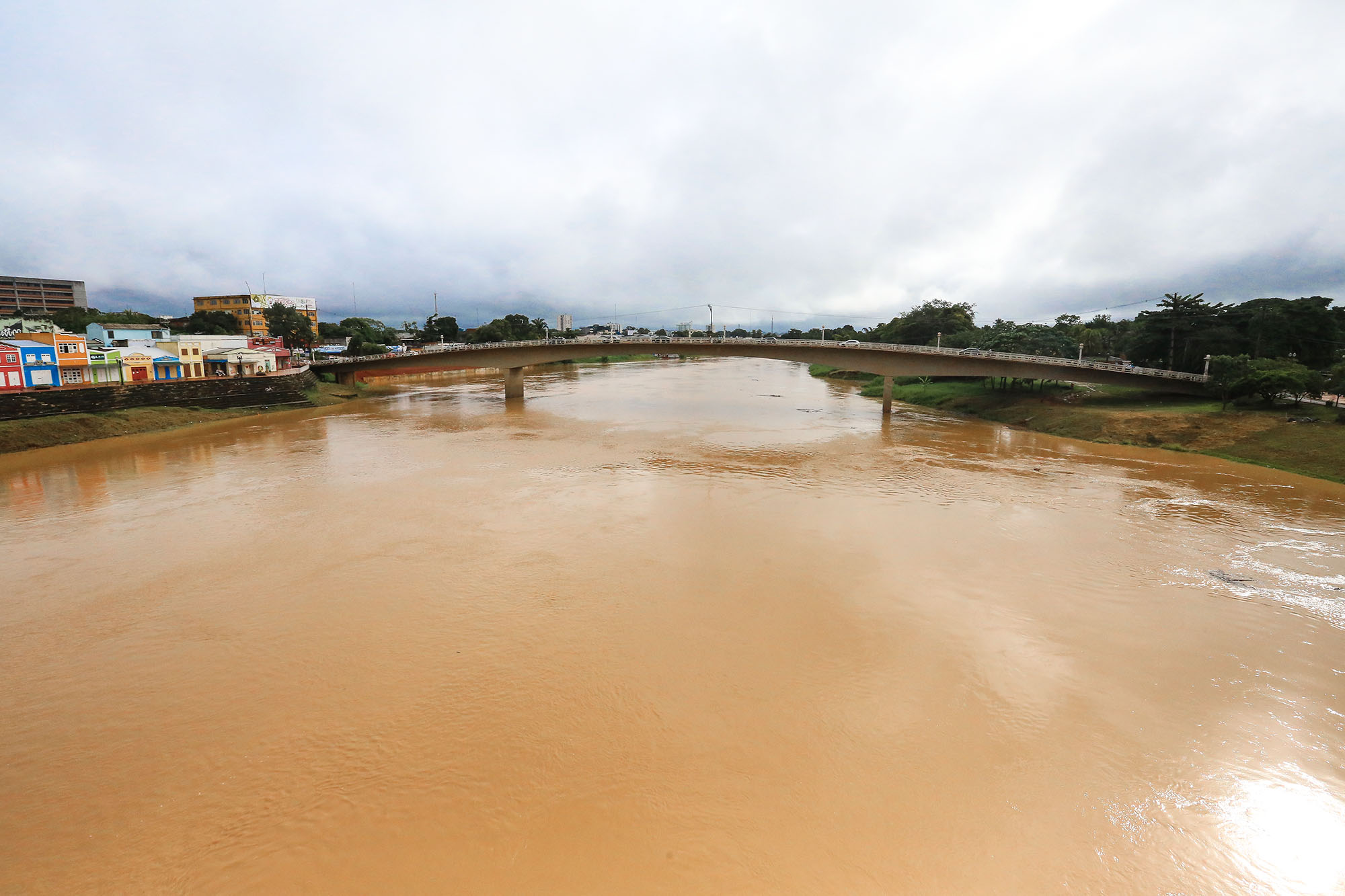 Nível do Rio Acre ultrapassa os 13 metros e se aproxima da cota de alerta na capital