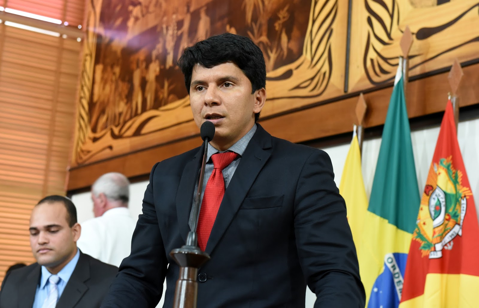 Deputados anunciam fechamento de setores fundamentais para atendimento ao público na Saúde