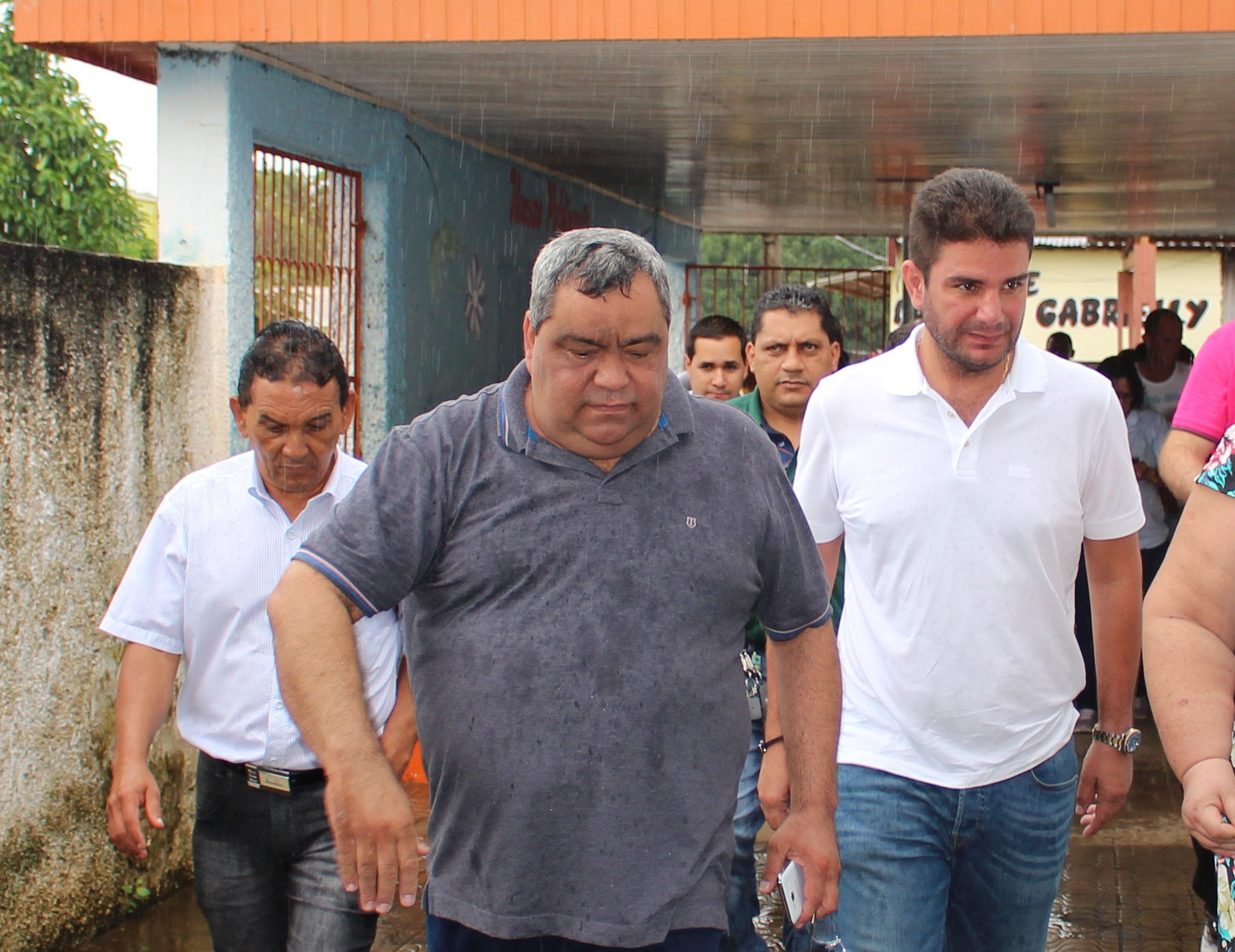 Com toneladas de asfalto doadas, Mazinho Serafim vai mudando a cara da cidade de Sena Madureira