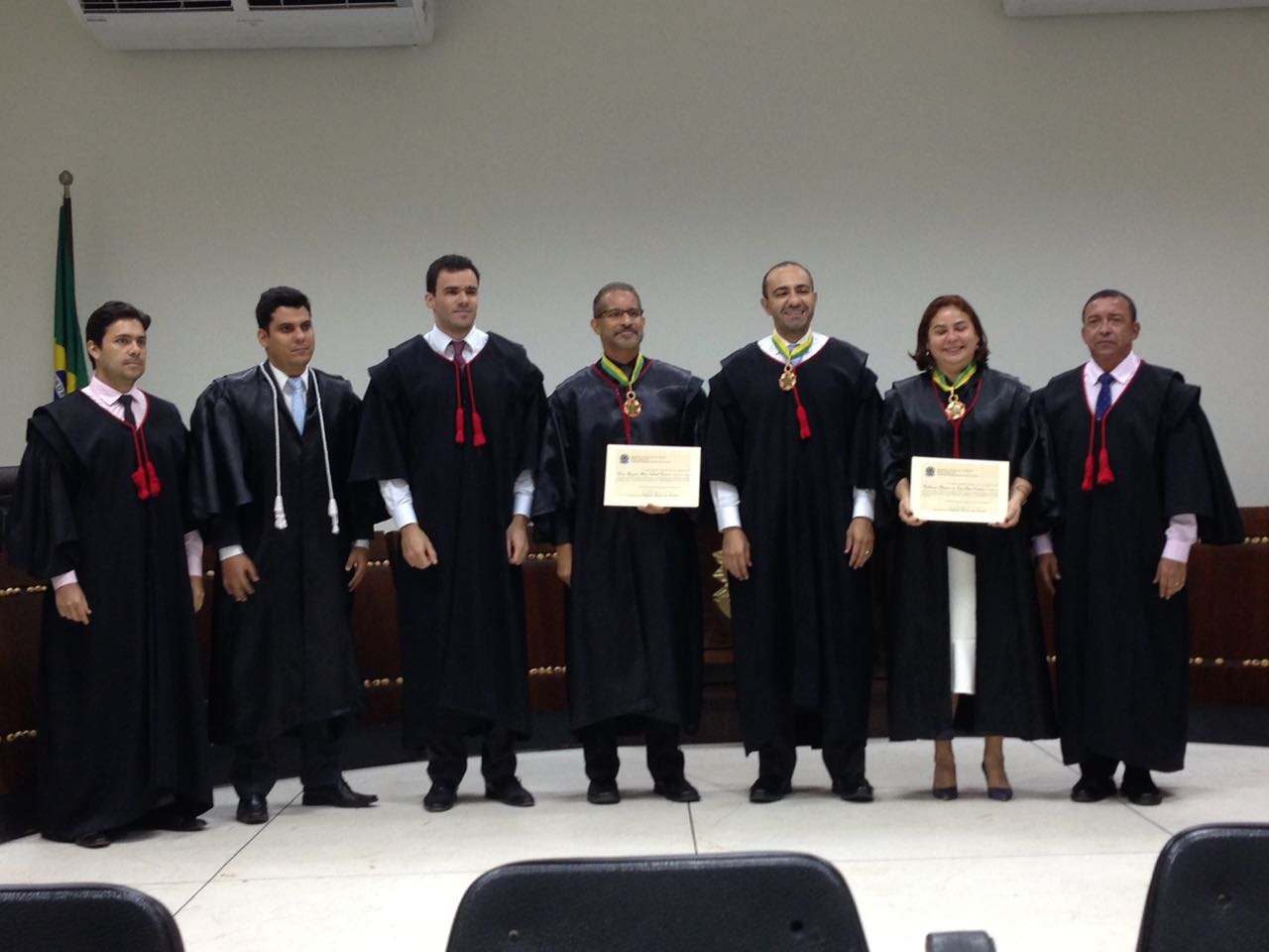 Membros do TRE-AC recebem medalha do Mérito da Justiça Eleitoral