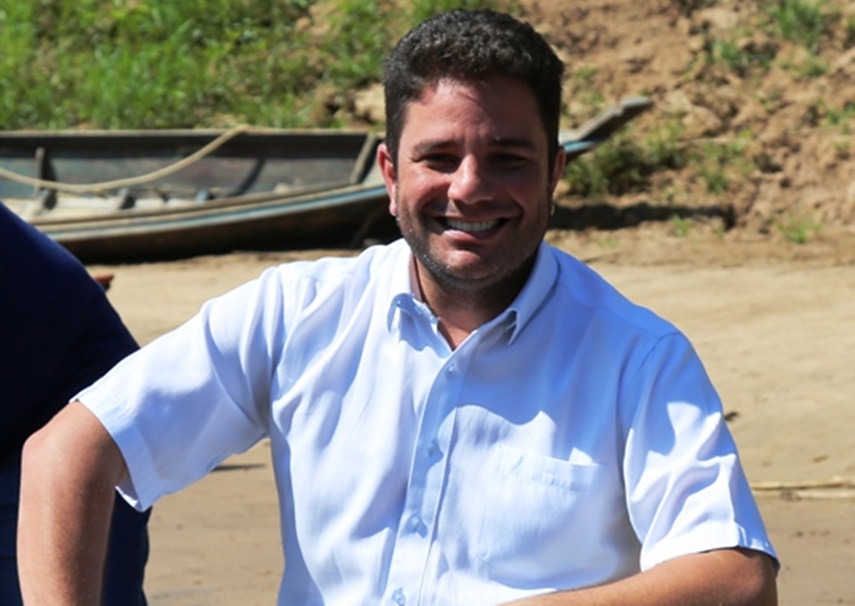 Gladson Cameli comemora inauguração do Luz Para Todos no Rio Tejo, em Marechal Taumaturgo