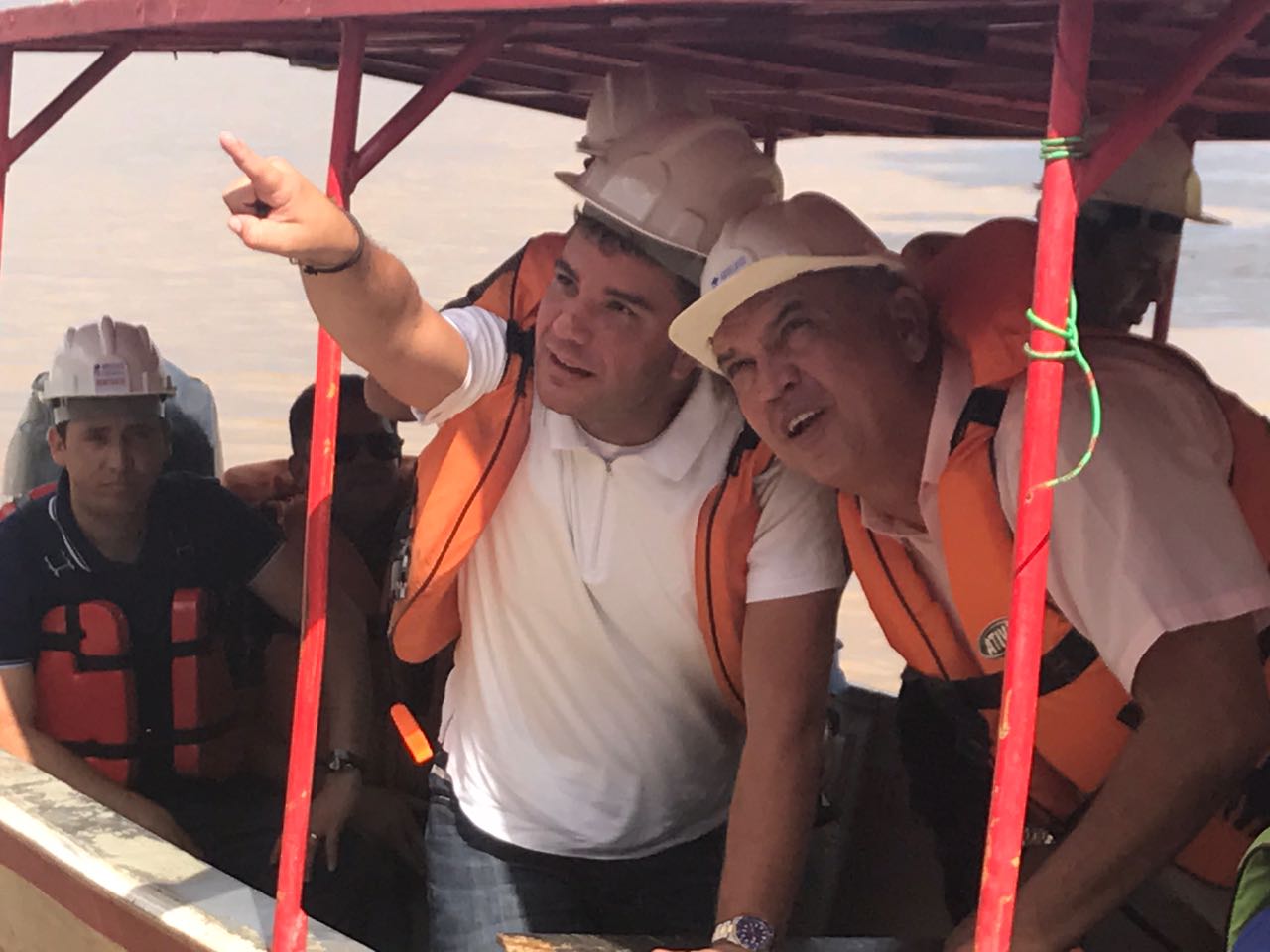 Gladson Cameli faz nova visita à obra da ponte sobre o Rio Madeira acompanhado de Petecão