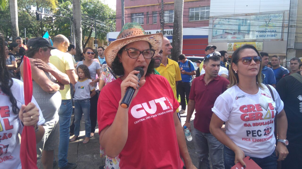 Trabalhadores do Acre se unem em manifestação para barrar a “PEC da Morte”