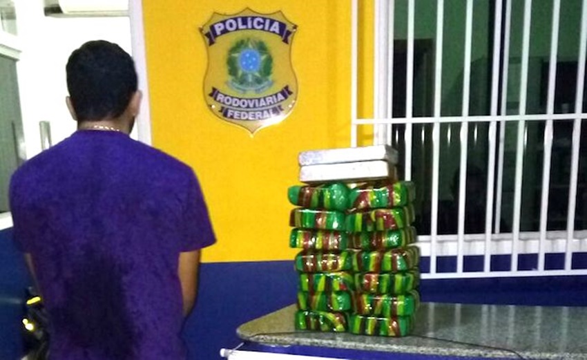PRF prende taxista com cerca de 16kg de pasta base de cocaína na BR-317