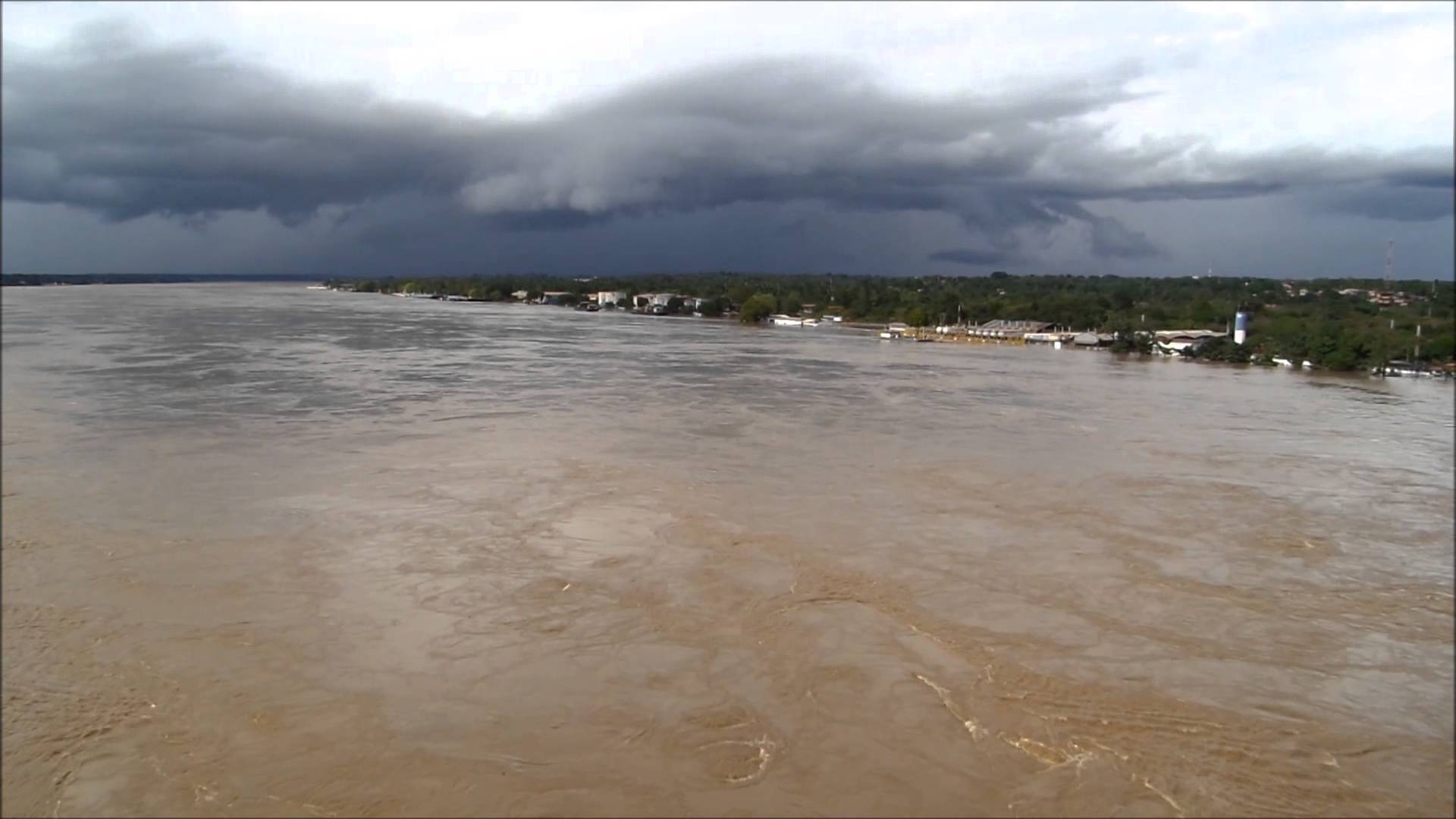 Rio Madeira sobe cerca de 20 centímetros por dia e chega a cota de alerta, diz Defesa Civil