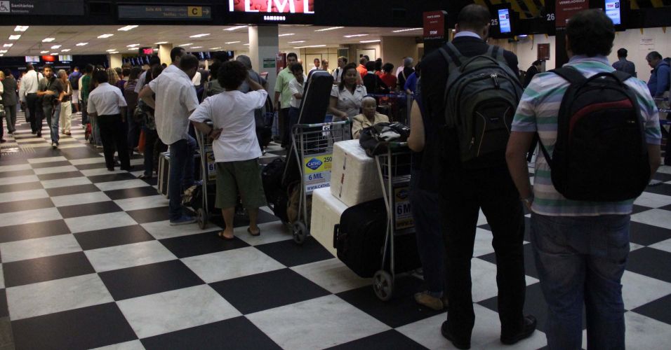 Deputado Moisés Diniz quer fim da fila especial para clientes VIPS nos aeroportos