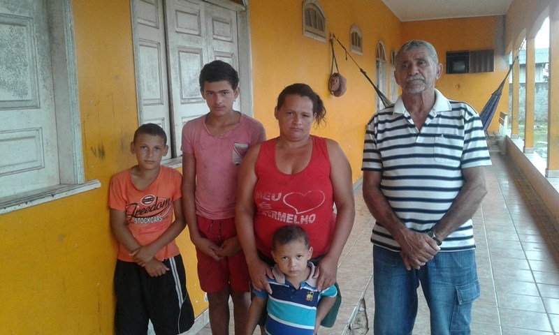 Após ter casa incendiada, família abandona propriedade no rio Macauã por medo de morrer