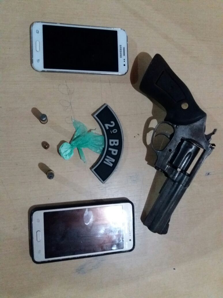 Criminosos pedem lanche, assaltam entregador e roubam dinheiro no Beco da Cigana