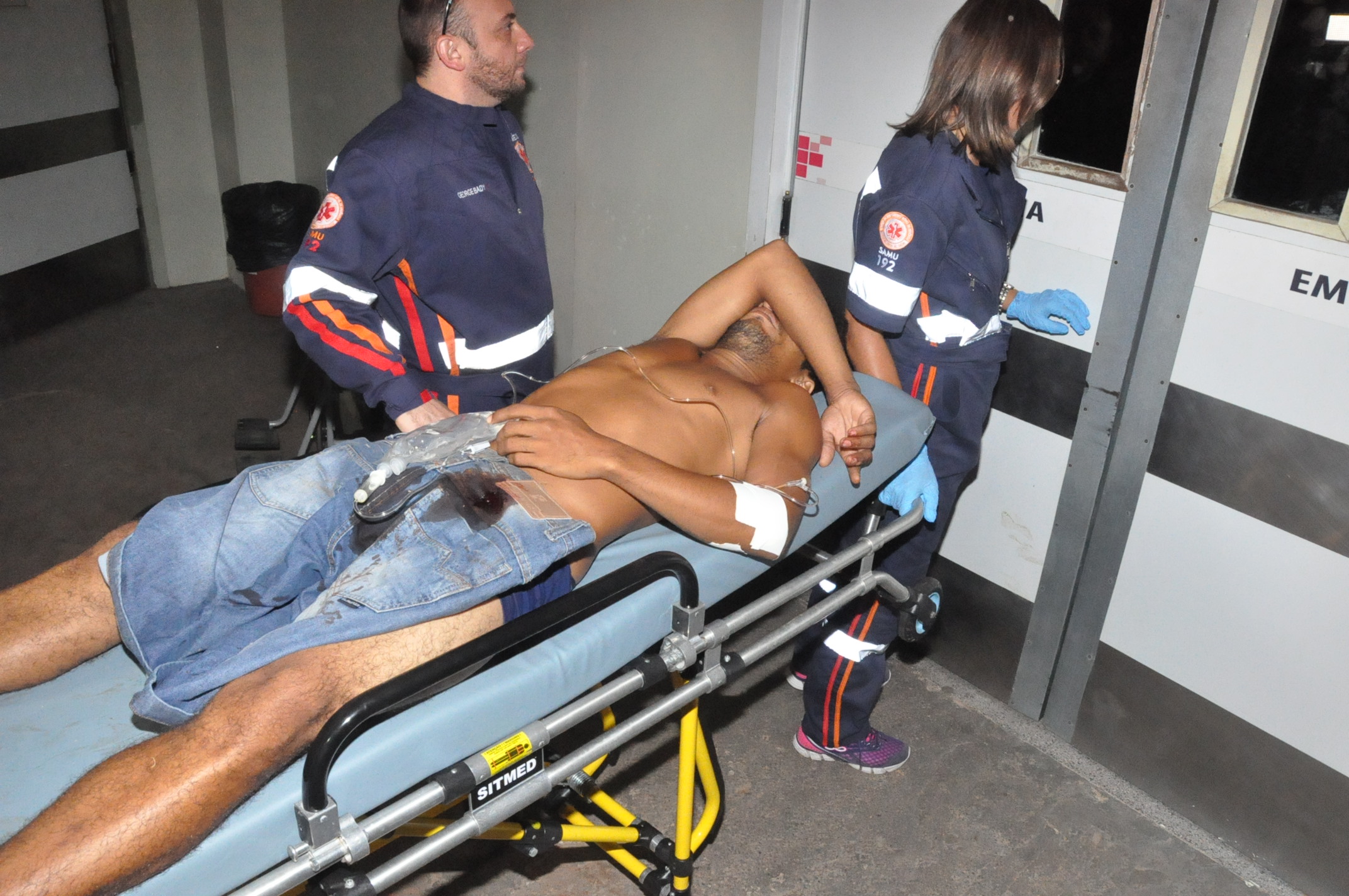Jovem de 23 anos leva tiro na virilha enquanto caminhava pelo bairro João Eduardo II