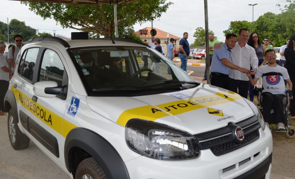 Detran disponibiliza carro que vai diminuir custos de CNH para deficientes físicos