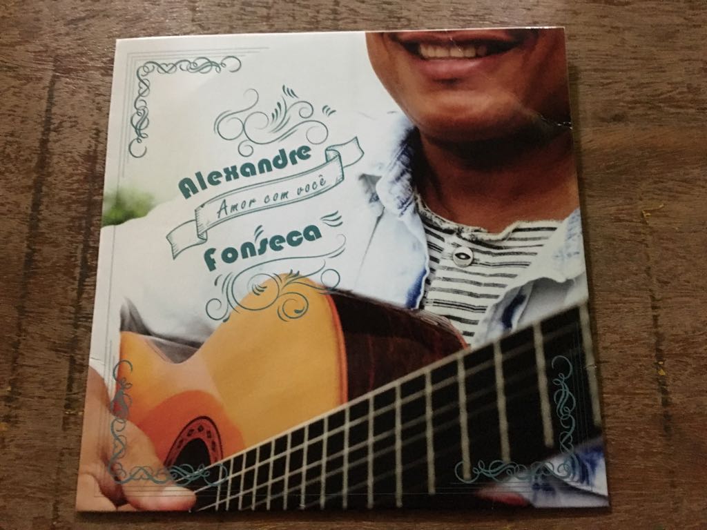 Cantor Alexandre Fonseca celebra 35 anos de música lançando o 1º CD solo da carreira