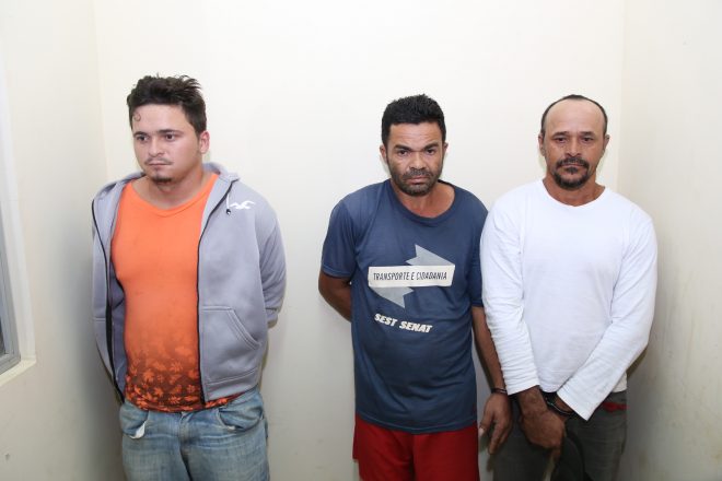 Em ação conjunta PRF e Policia Civil recuperam caminhão roubado e prendem assaltantes