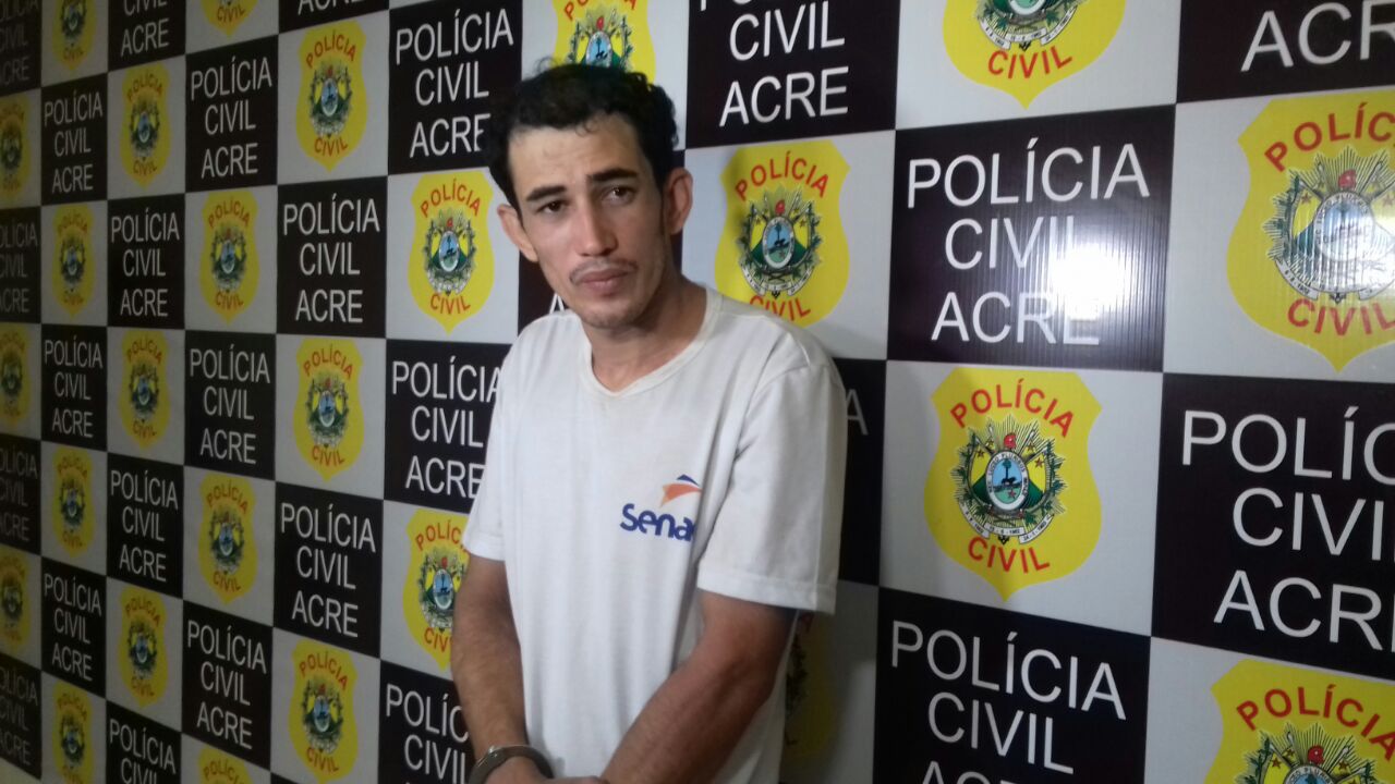 Foragido é preso por roubo e chora na delegacia dizendo que agora é da igreja