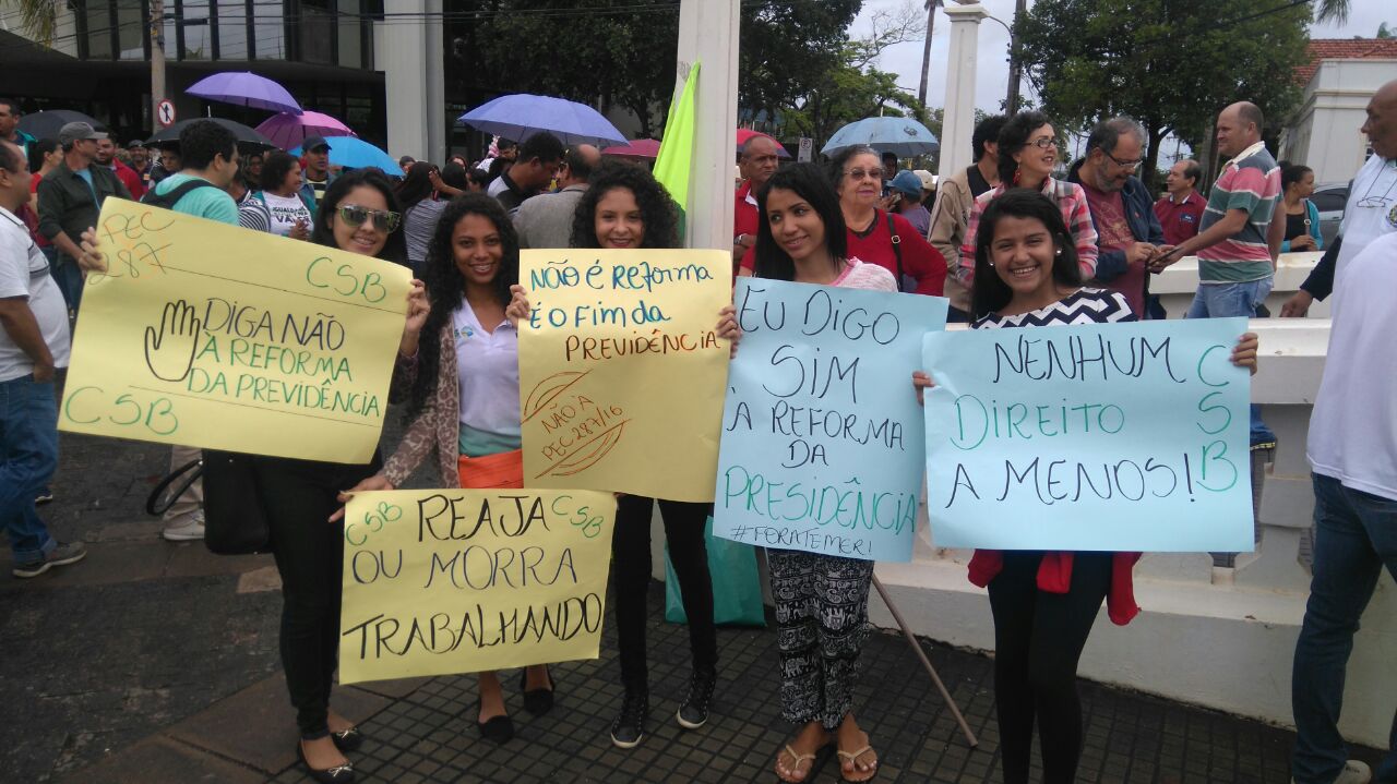 Jovens apoiam greve: “Entrando hoje no mercado de trabalho, quando sairemos?”