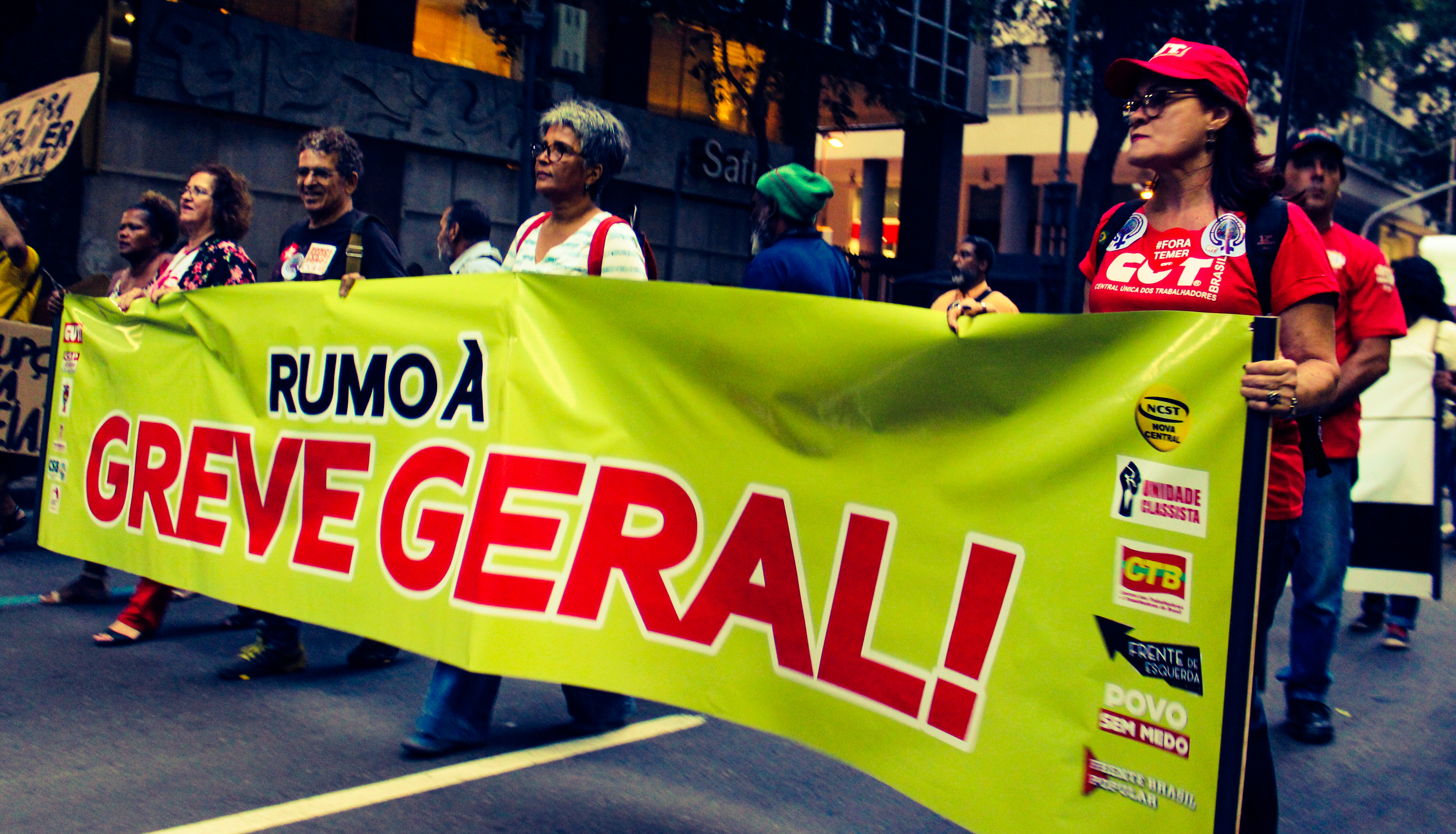 Centrais sindicais convocam paralisações e manifestações contra reformas nesta sexta