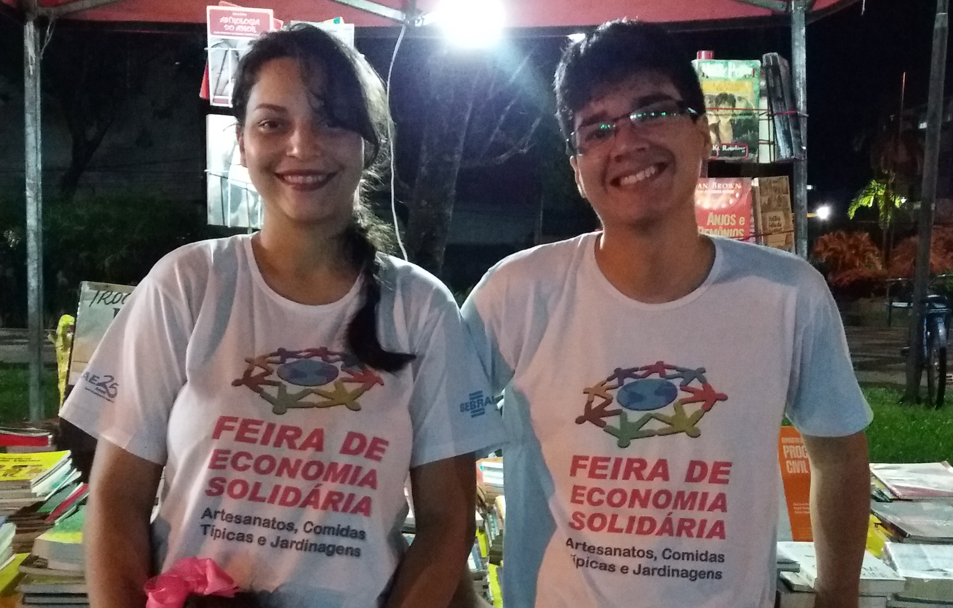 Casal amplia amor pela leitura e cria negócio para troca e venda de livros