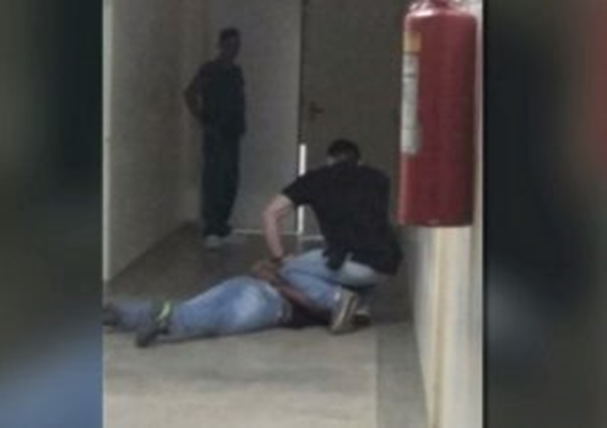 Homem invade pronto socorro com faca e ameaça matar funcionário em Cruzeiro do Sul