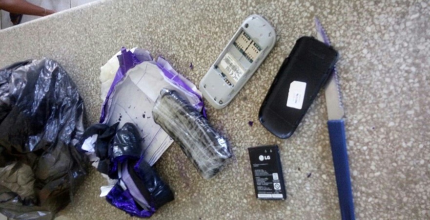 Agentes penitenciários flagram mulher grávida com celular escondido na vagina