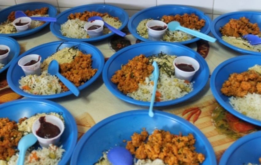 Grupo de pais acusa escola pública de servir comida estragada para alunos