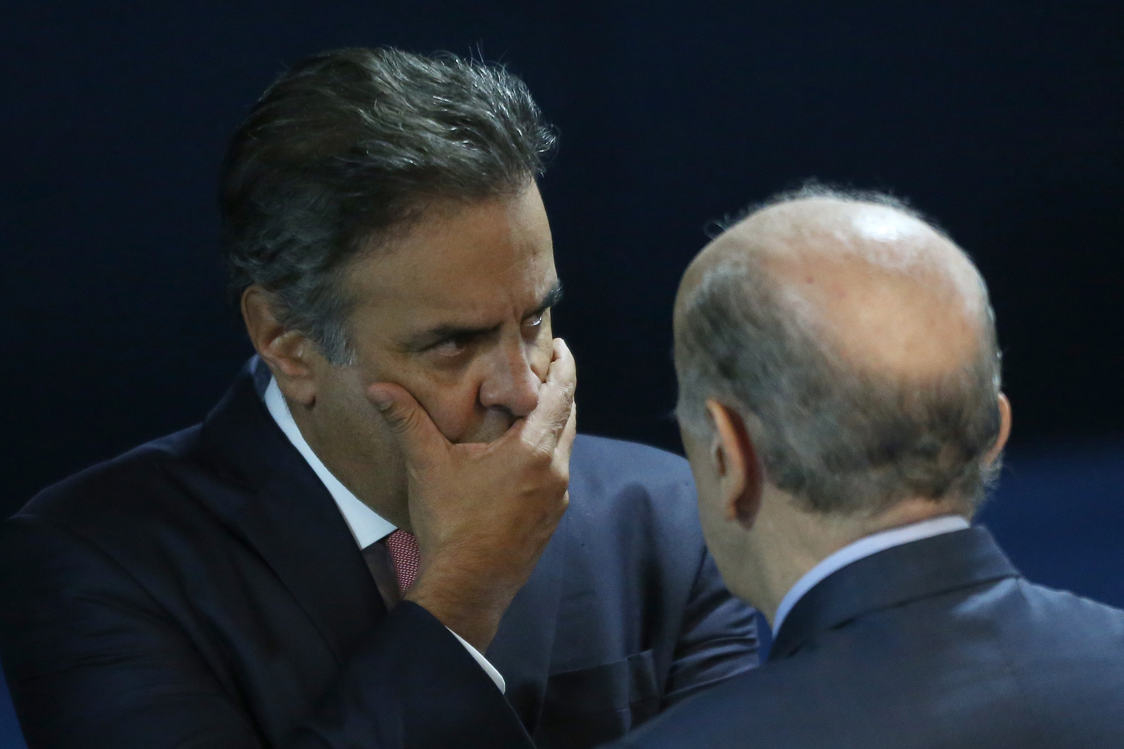 Defesa de Aécio vai recorrer ao STF contra afastamento do Senado