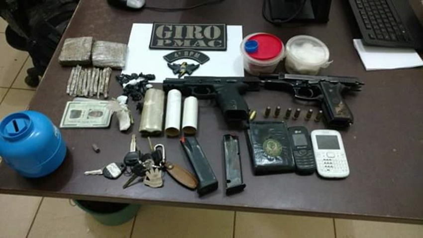 Policiais militares apreendem duas armas e entorpecentes no bairro Calafate