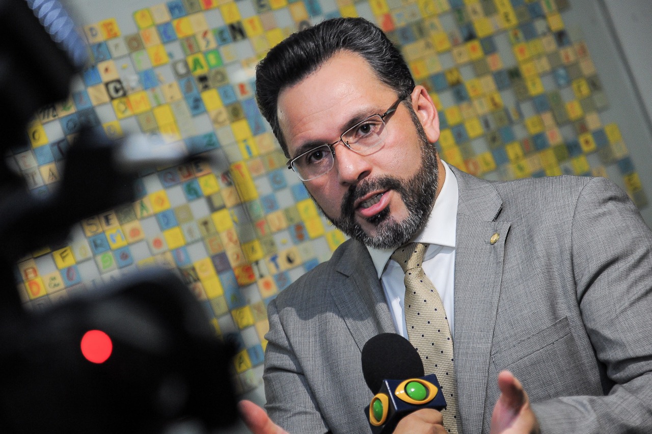 Deputado Alan Rick assina requerimento para instalação da CPI Mista para investigar JBS