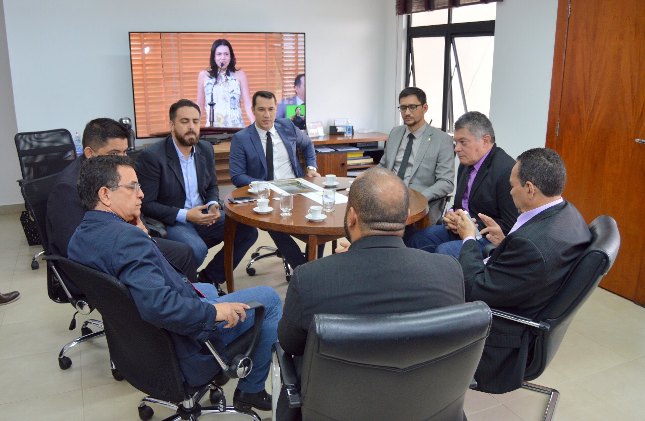 Ney Amorim apresenta projeto de instalação da TV Aleac a deputados de Rondônia