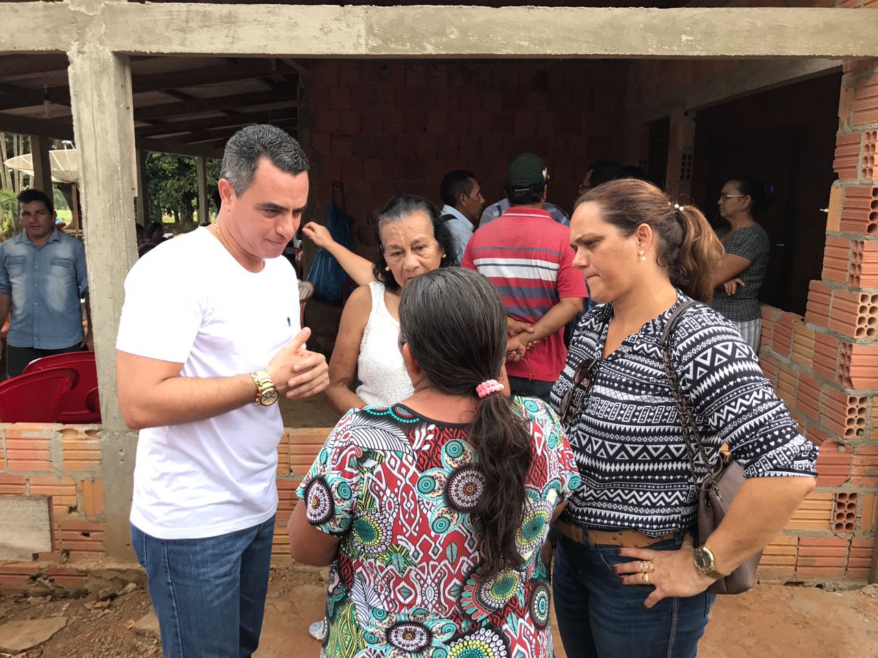André Maia se reúne com moradores do ramal Nabor Junior e garante buscar melhorias