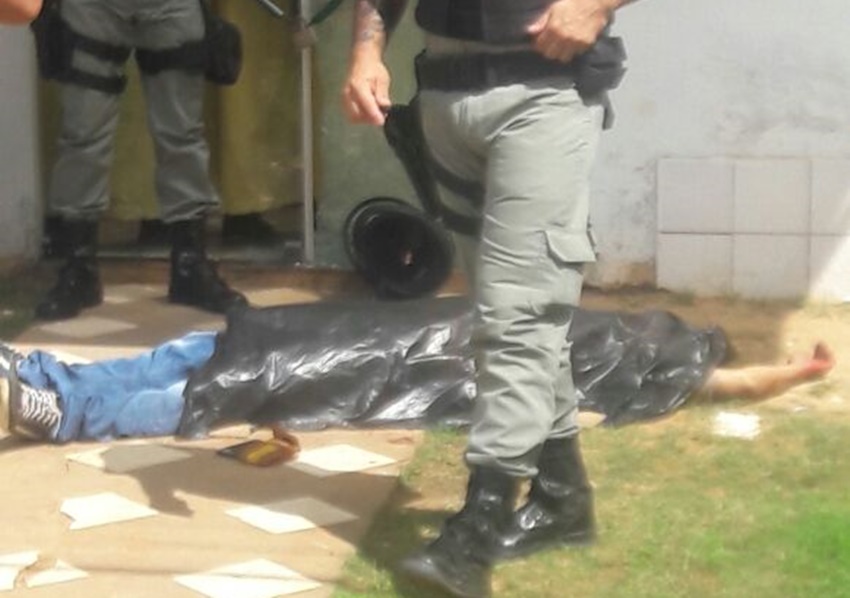 Dupla de moto executa jovem com dois tiros na cabeça no bairro Montanhês