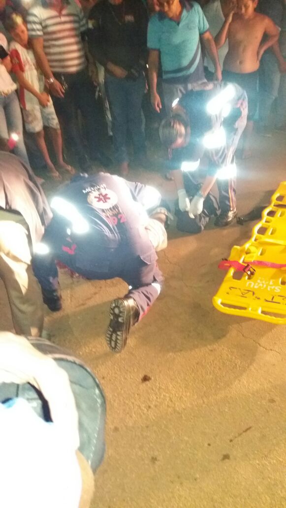 Estudante é atropelado e fica em estado grave ao tentar atravessar estrada em uma bicicleta
