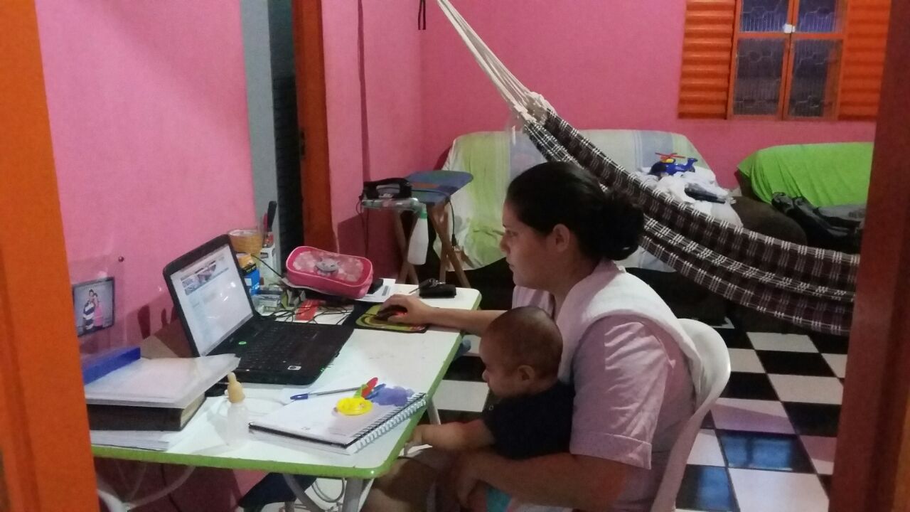 Mãe acreana prova que é possível conciliar os anseios profissionais com os cuidados maternos