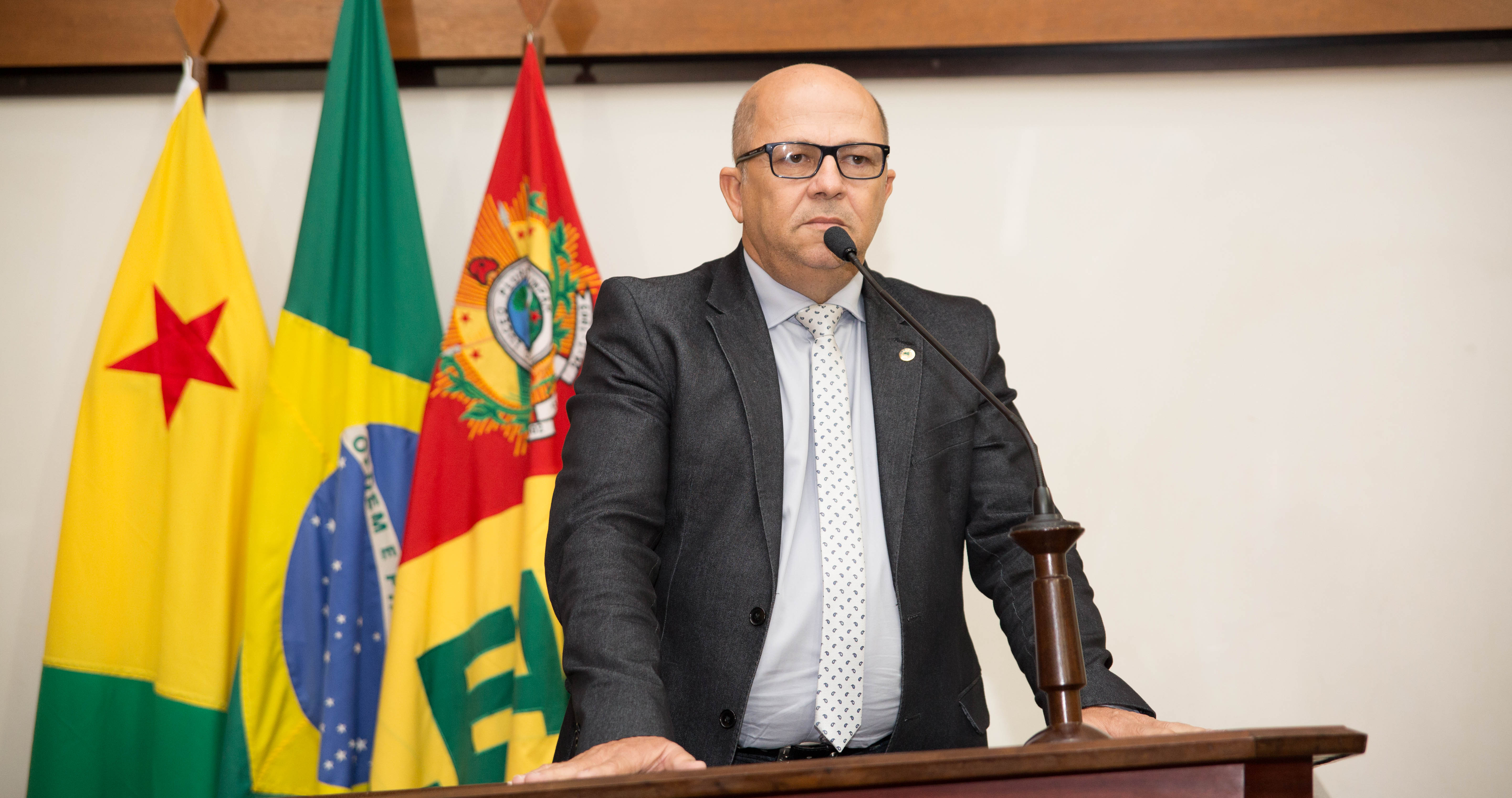 Petista cutuca aliados de Temer: “Hoje que era dia da oposição estar aqui nesta sessão”