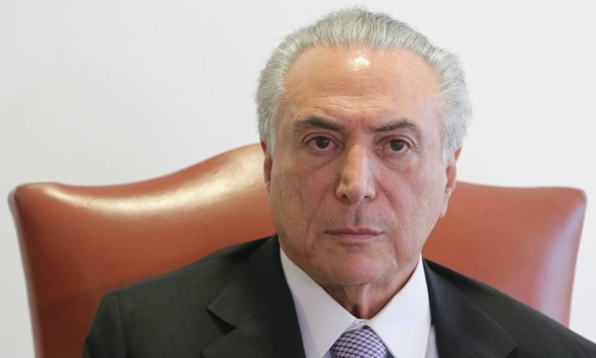 Temer reúne senadores do PMDB para tentar contornar a crise