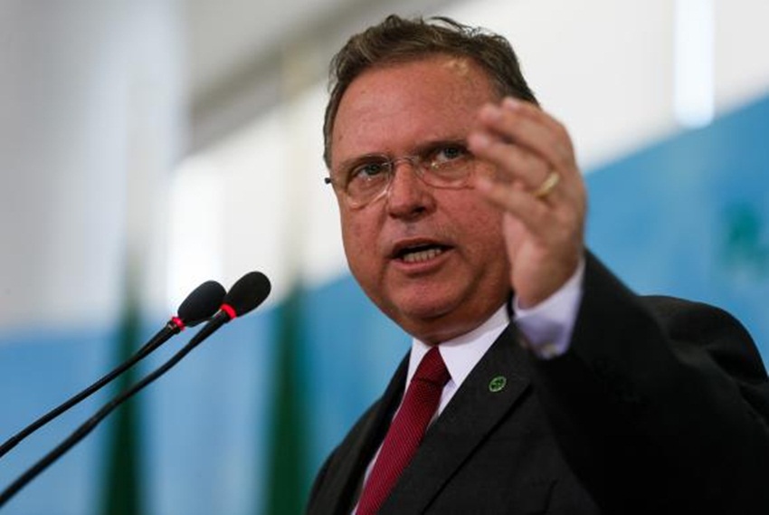 Ministro deve ir aos EUA tratar de suspensão à importação de carne bovina