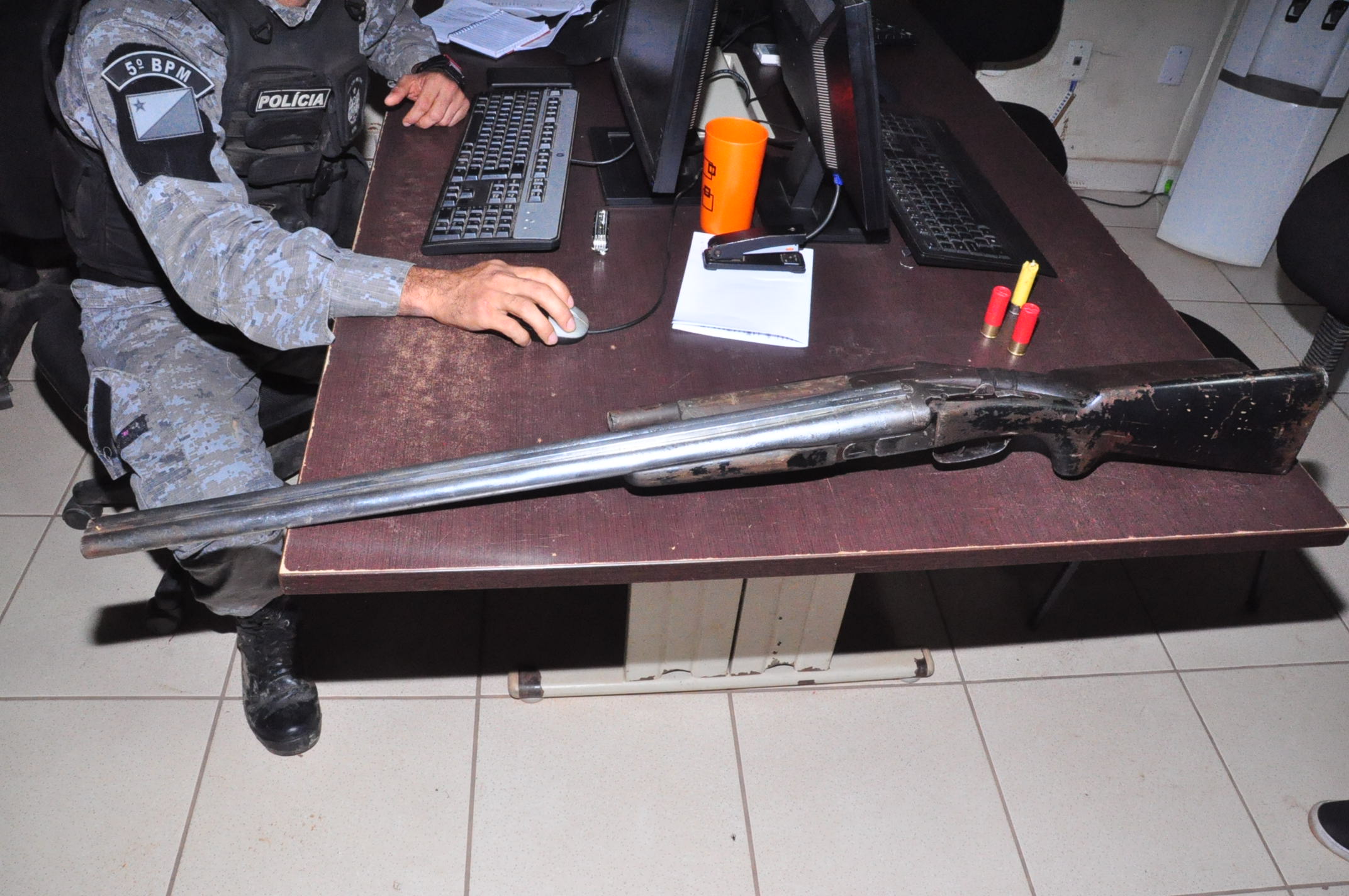 Polícia Militar apreende duas armas de grosso calibre no bairro Caladinho