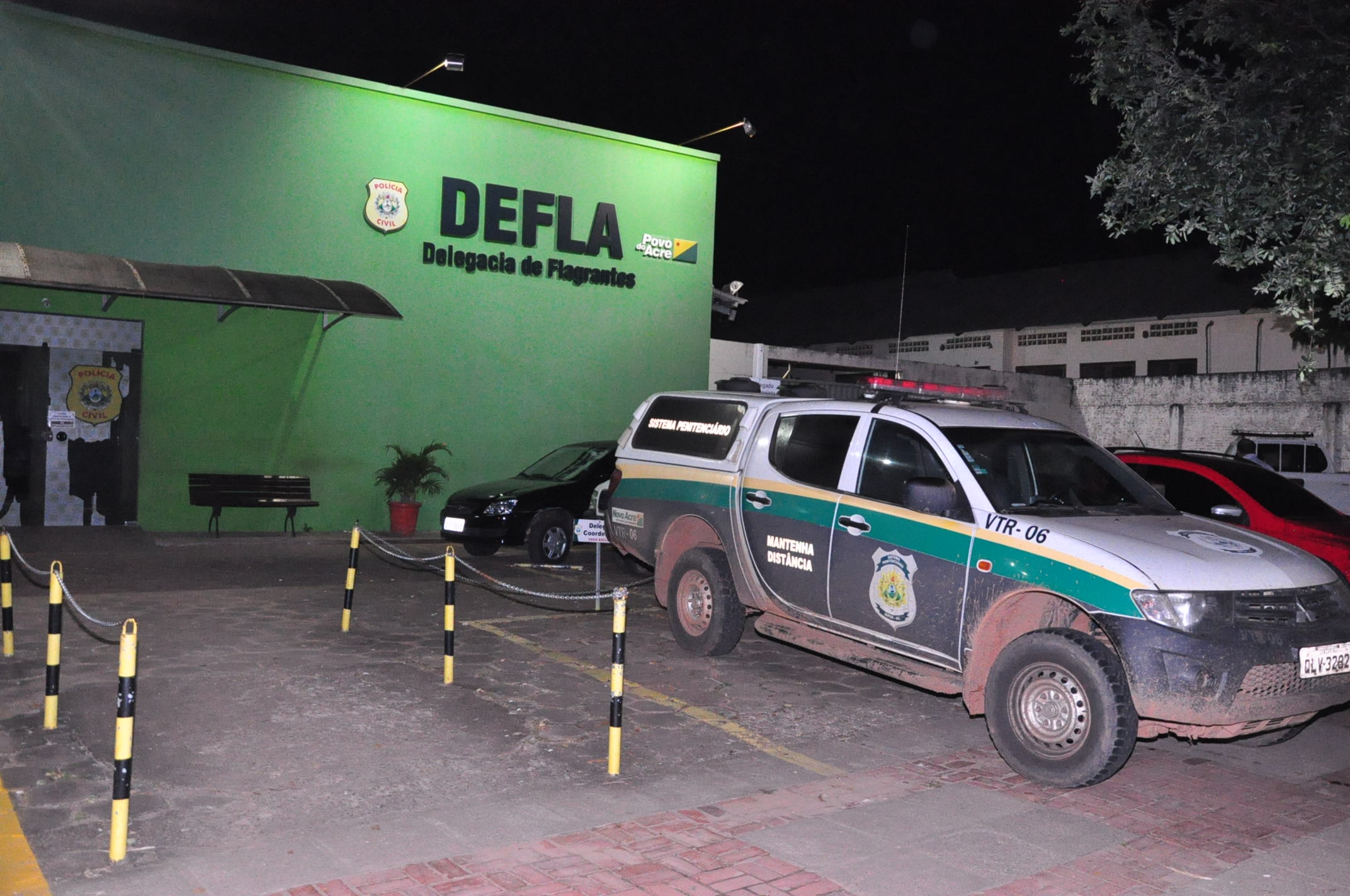Visitas íntimas são suspensas e detentas iniciam motim durante a madrugada no FOC