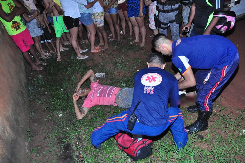 Homem é perseguido por criminosos e consegue escapar com vida após ser baleado