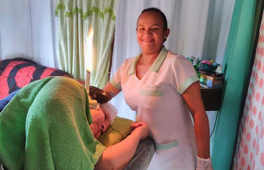 Técnica usa cone de parafina e gaze em chamas para a limpeza na região do ouvido e garganta