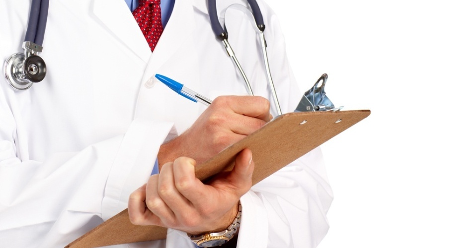 Médico sai escoltado de Igreja Evangélica quando consultava gratuitamente população carente
