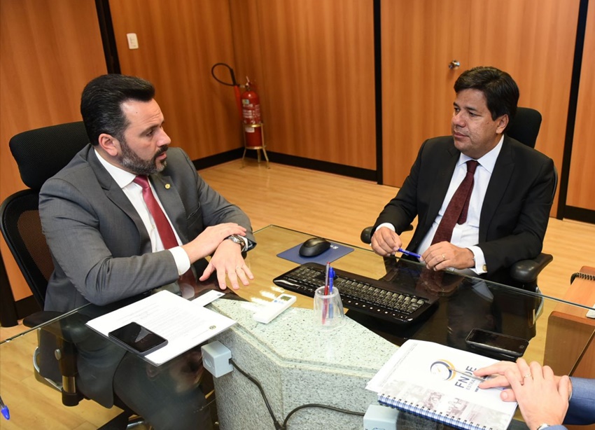 Ministro acata pedido de Alan Rick e manda recolher inadequado em escolas